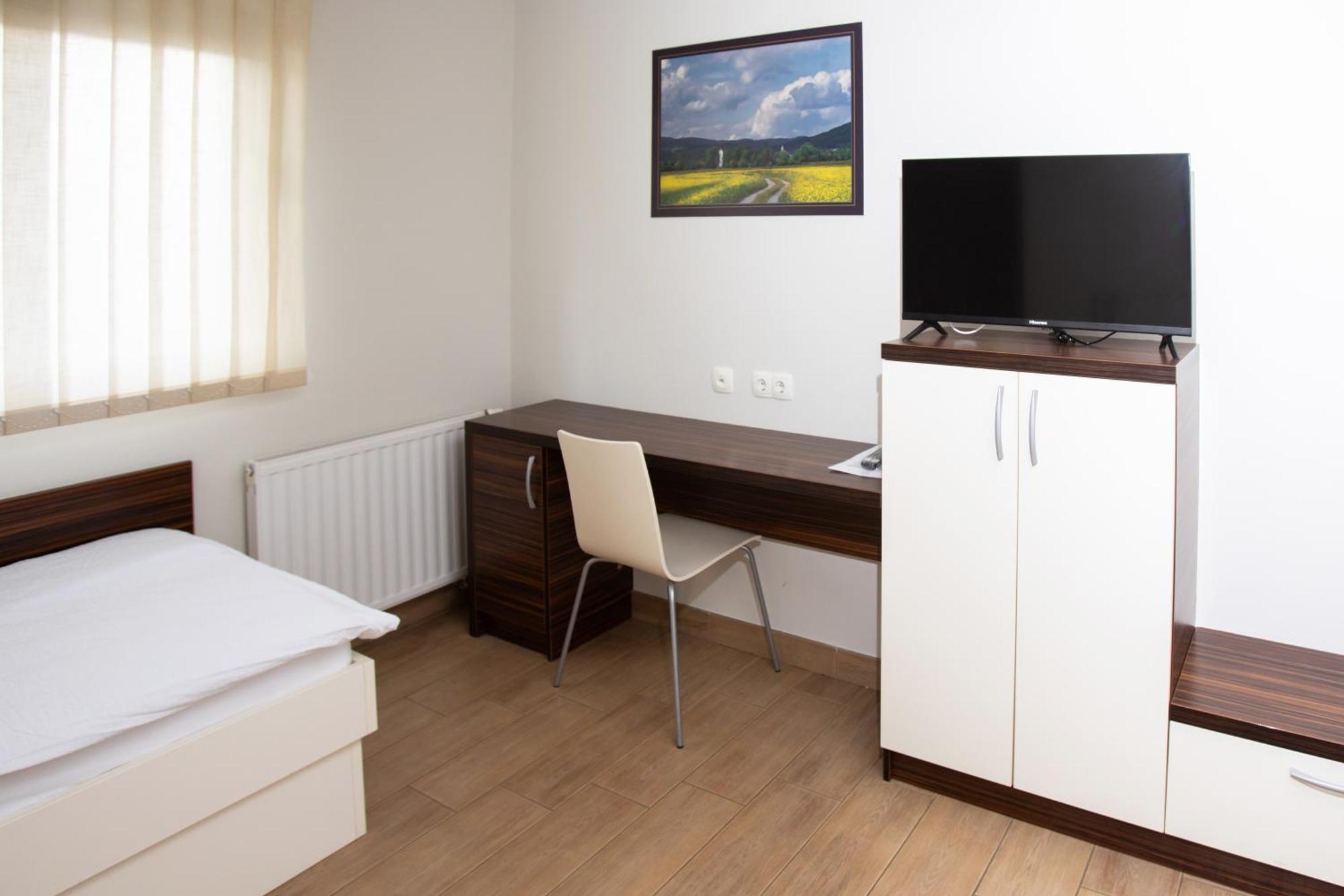 Rooms En Krajcar Cerknica ภายนอก รูปภาพ
