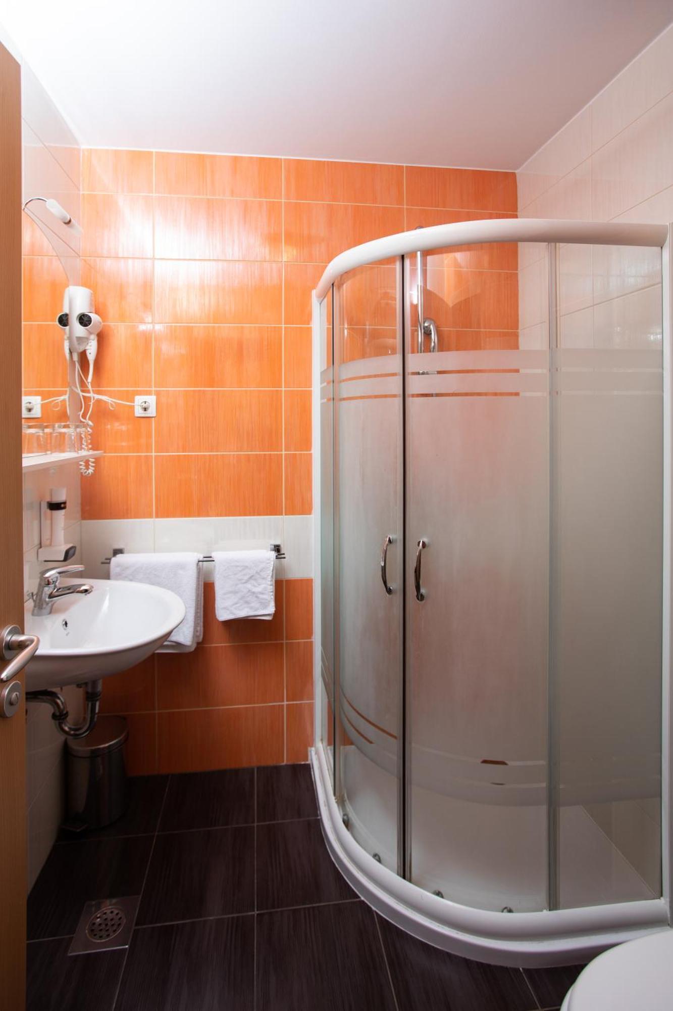 Rooms En Krajcar Cerknica ภายนอก รูปภาพ