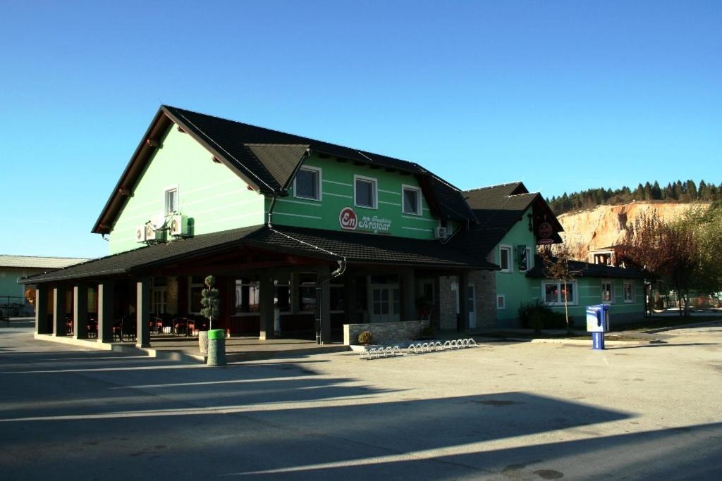 Rooms En Krajcar Cerknica ภายนอก รูปภาพ